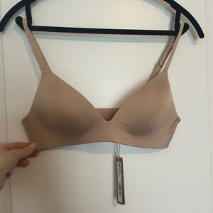 SKIMS Wireless Form T-Shirt Bra